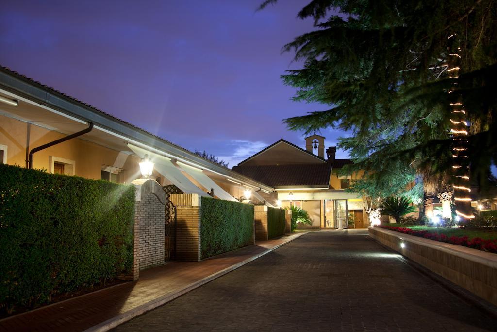 Hotel Piccolo Borgo Roma Exterior foto